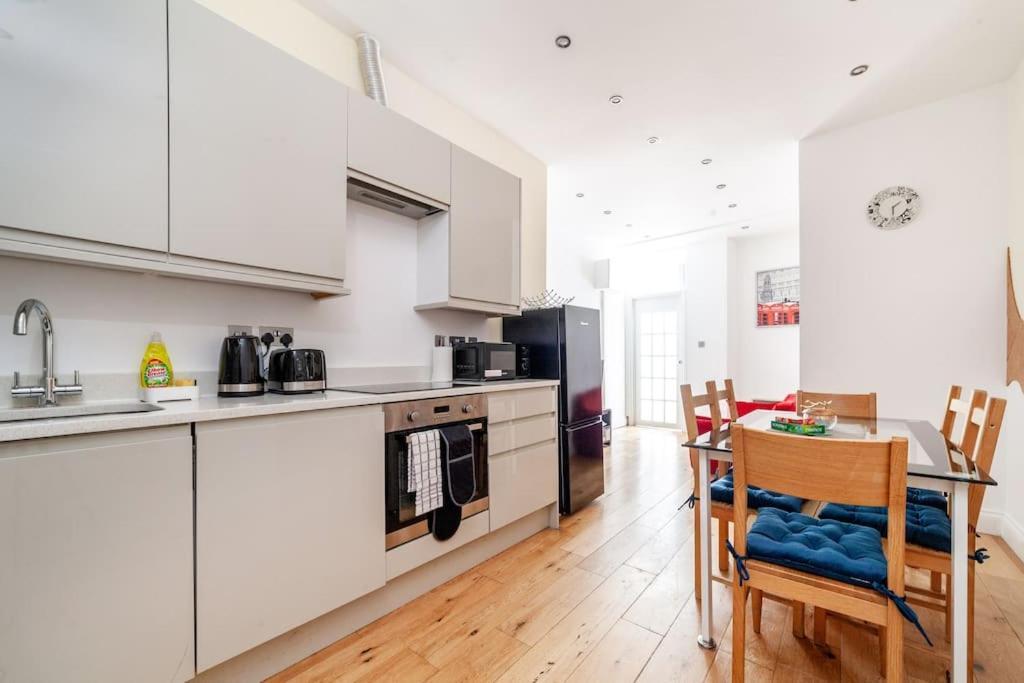 Spacious Retreat 2-Bed In Popular Camden Town London Eksteriør billede