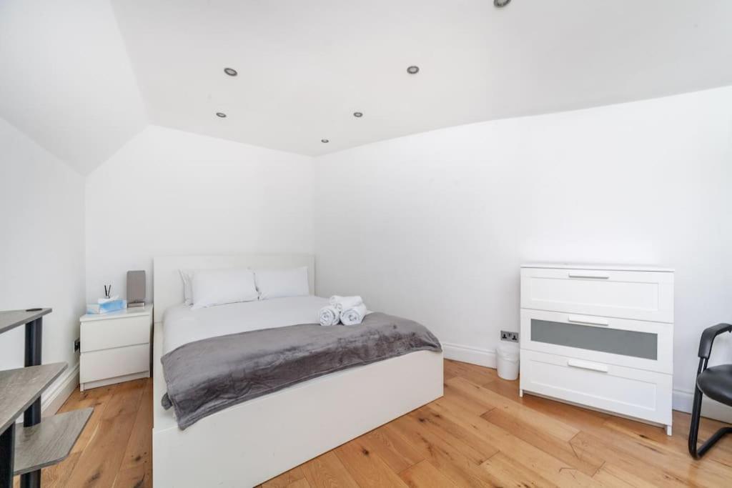 Spacious Retreat 2-Bed In Popular Camden Town London Eksteriør billede